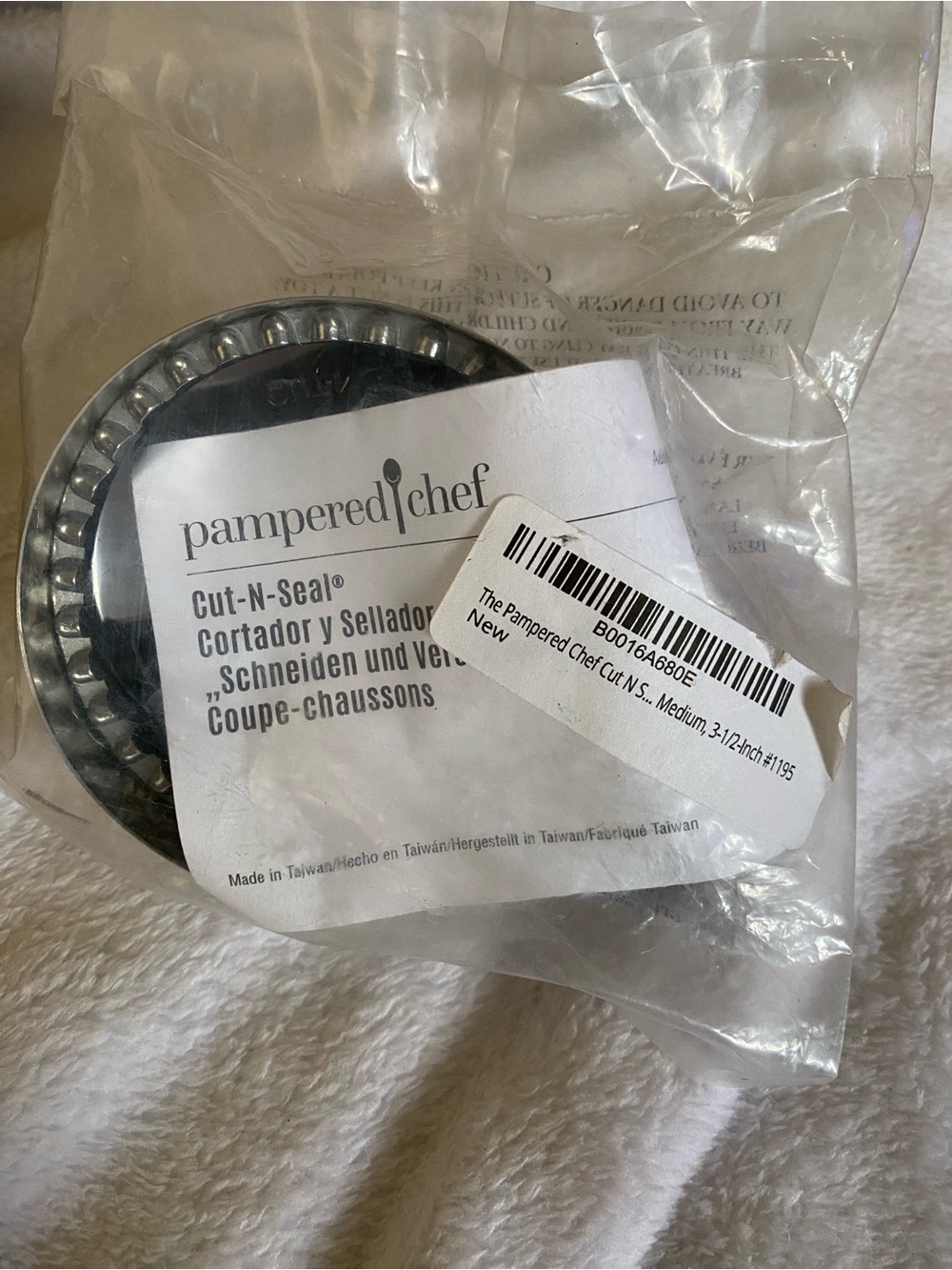 Pampered Chef Cut-N-Seal Pastry Cutter/Sealer